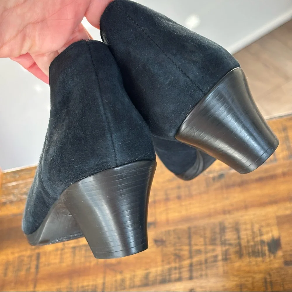 Munro Francee Slip on Ankle Bootie in Navy Suede Size 6